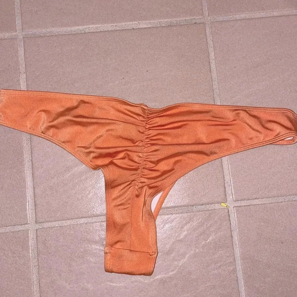 Out From Under Chelsea Ruched
Cheeky Bikini Bottom peachy orange size large - Picture 5 of 11